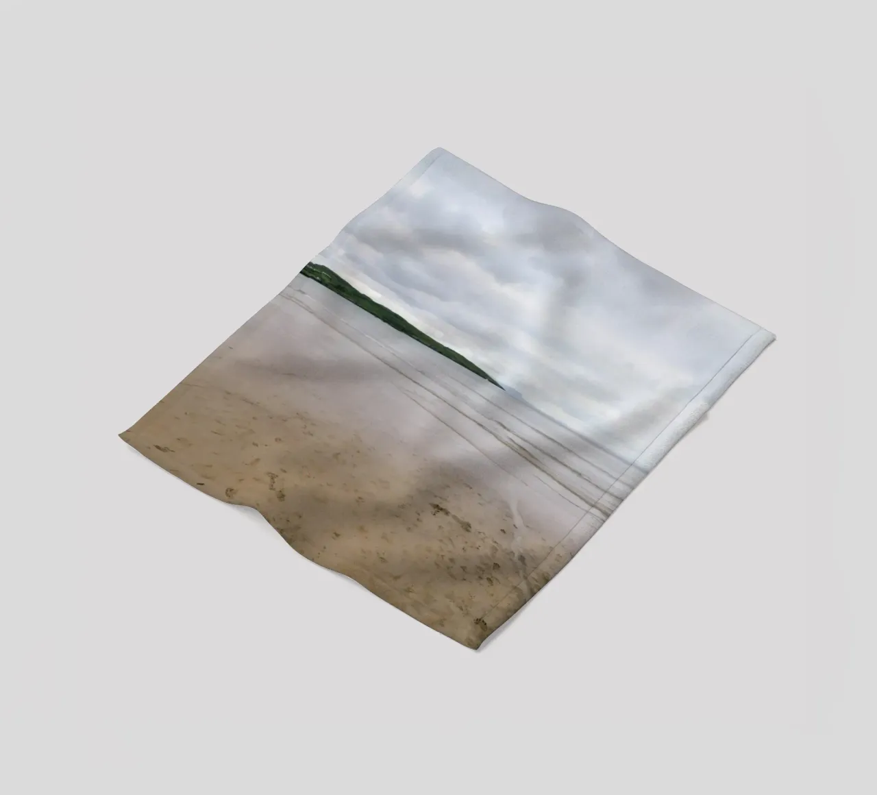 Silenzio sulla spiaggia di marea coperta in pile da The Wild Creative Studio