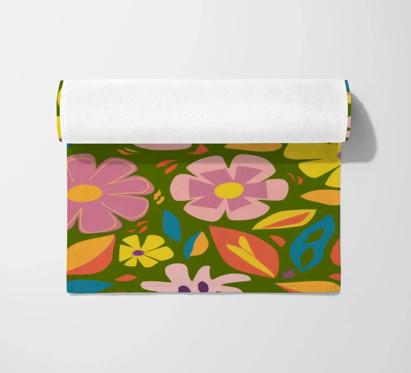 Zacht bloemenpatroon strandhanddoek van Trace Brush