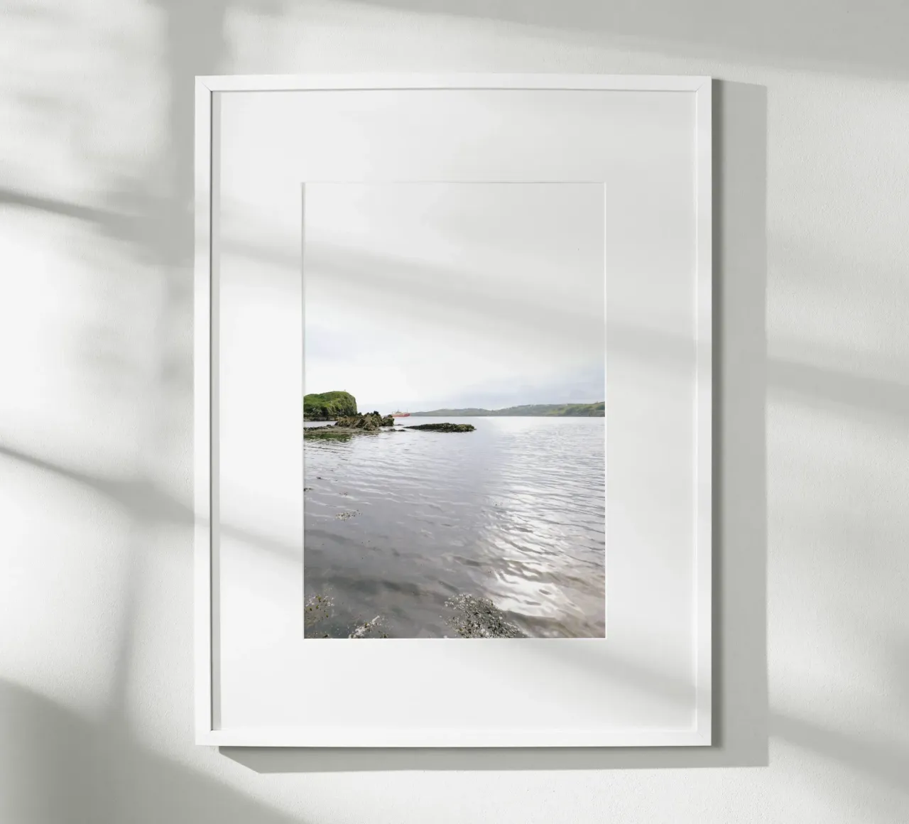 Costa nella luce poster con telaio in plastica da The Wild Creative Studio