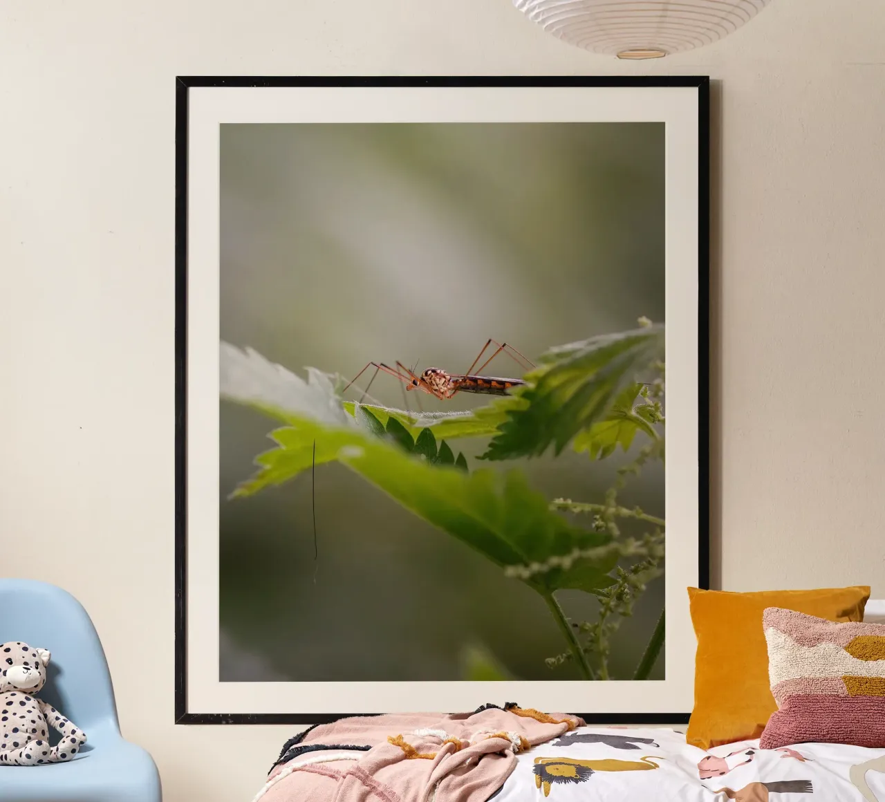 Insetto nella foresta poster con telaio in plastica da Tom's Wildlife