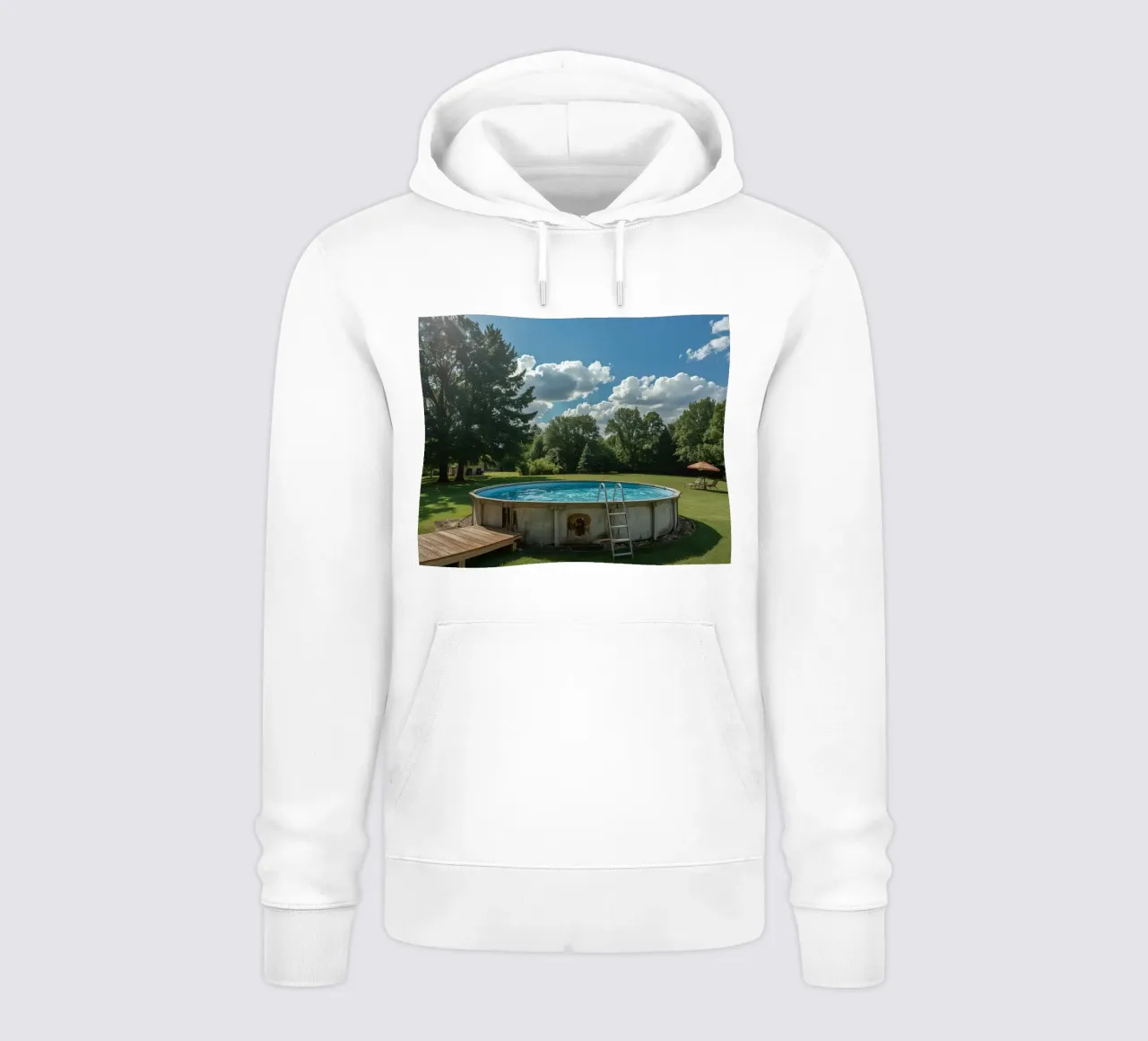 Piscina fuori terra con scala e terrazza in cortile felpa con cappuccio da DesignDoodle