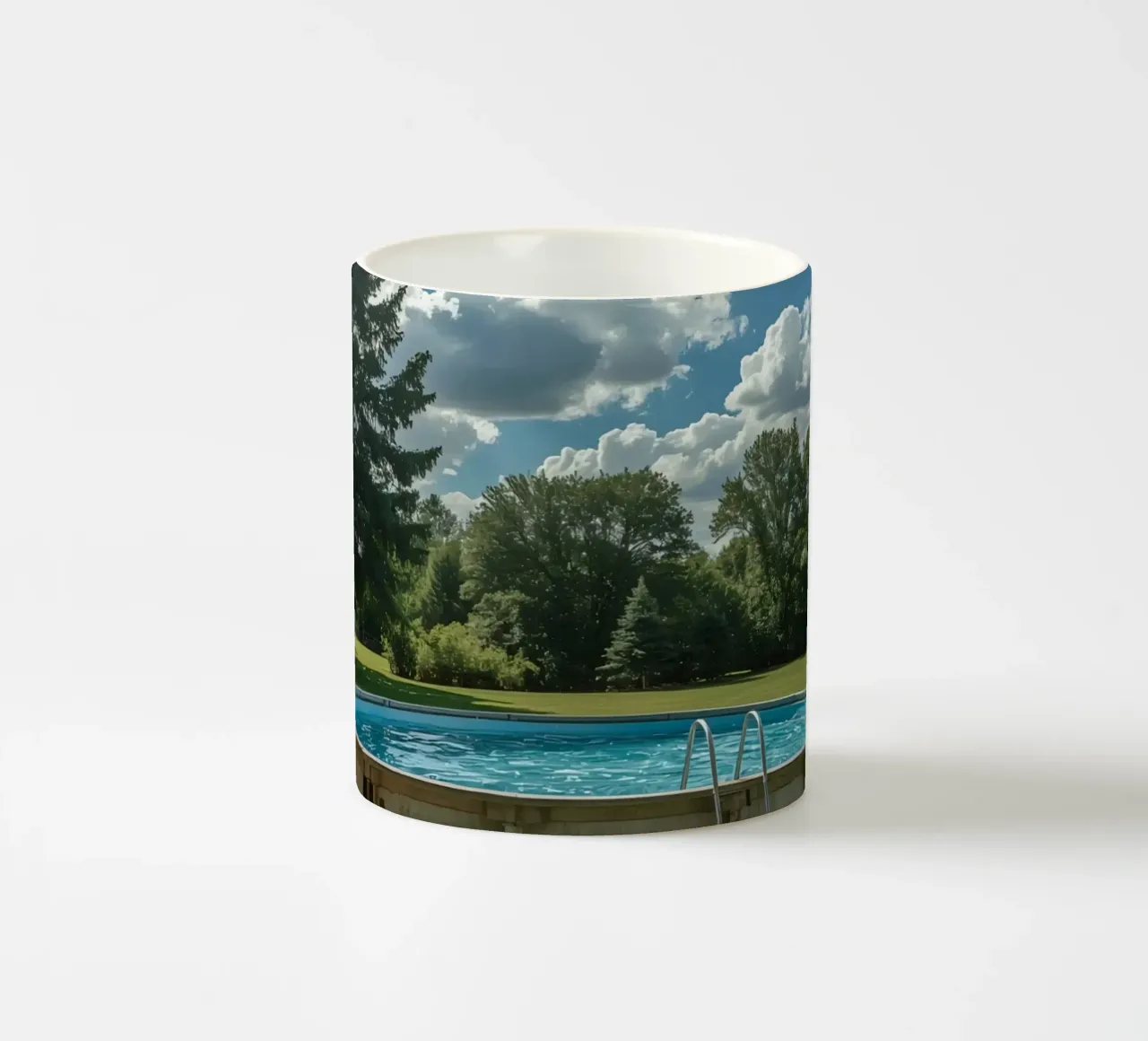 Piscina fuori terra con scala e terrazza in cortile tazza in ceramica da DesignDoodle