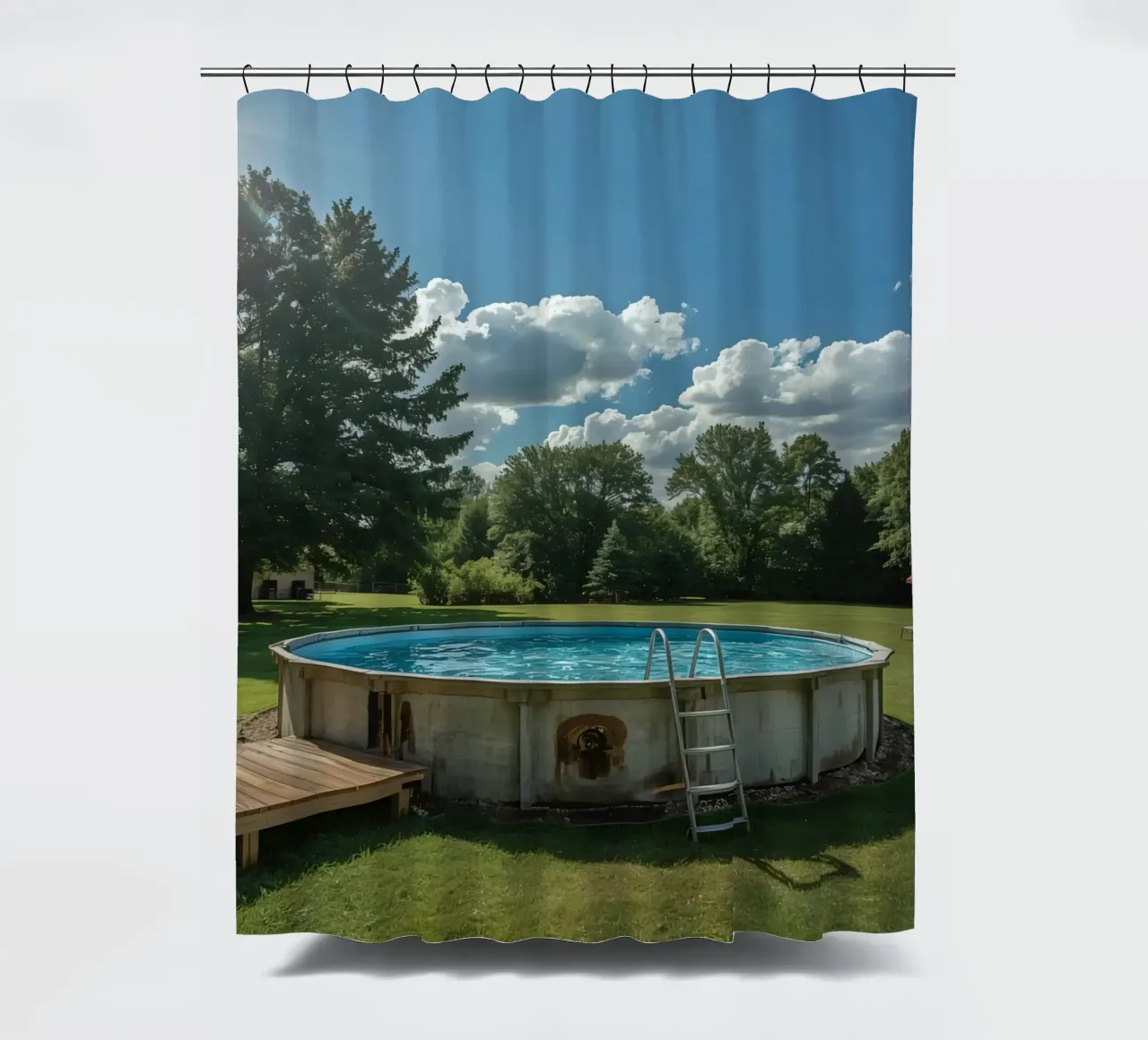 Piscina fuori terra con scala e terrazza in cortile tenda da doccia da DesignDoodle