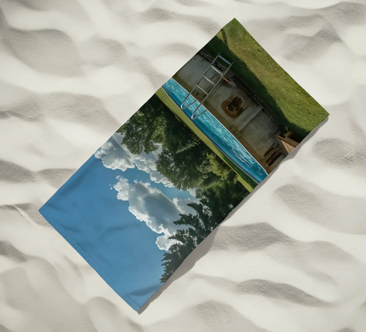 Piscina fuori terra con scala e terrazza in cortile telo mare da DesignDoodle