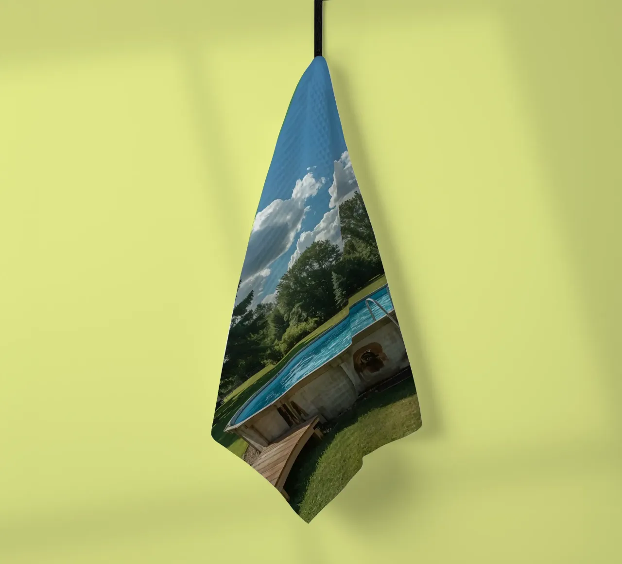 Piscina fuori terra con scala e terrazza in cortile canovaccio da cucina da DesignDoodle