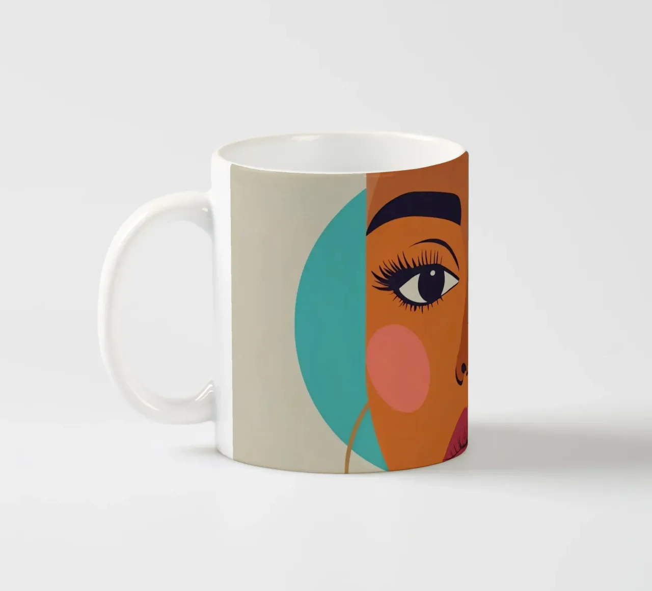 Ritratto astratto di donna con forme geometriche e caldo tazza in ceramica da DesignDoodle
