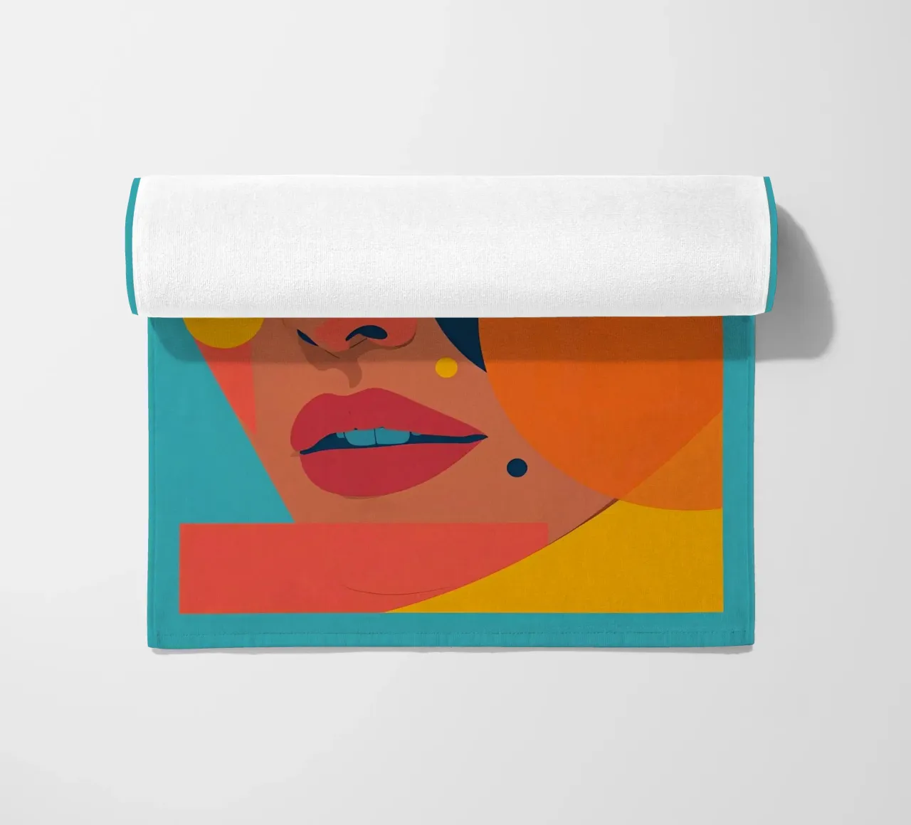 Ritratto astratto di donna con forme geometriche e colore piatto telo mare da DesignDoodle