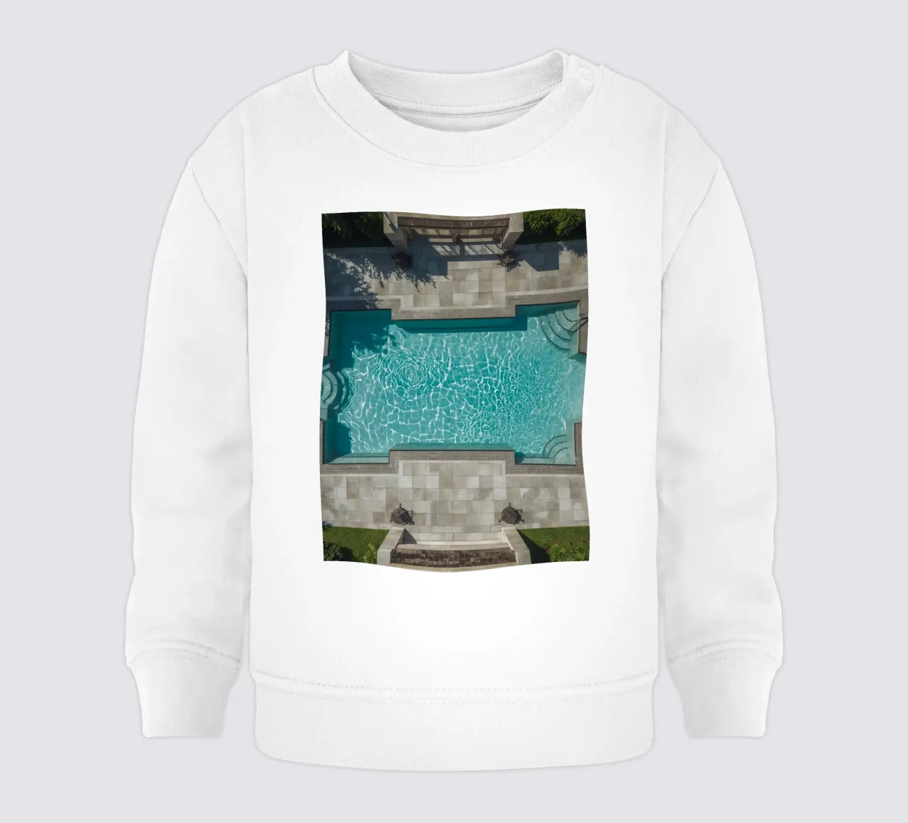 Vue aérienne d'une piscine rectangulaire avec un patio en pierre sweat pour bébé de DesignDoodle