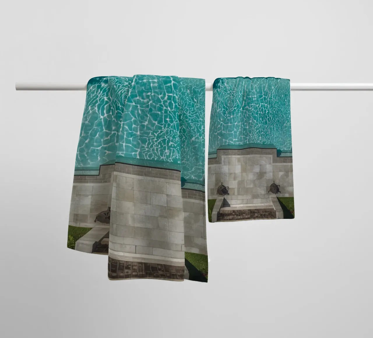 Vue aérienne d'une piscine rectangulaire avec un patio en pierre serviette de bain de DesignDoodle