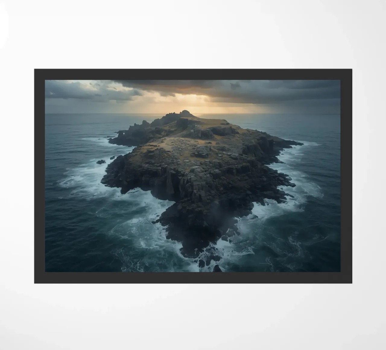 Vue aérienne de l'île Rocky entourée par l'océan avec tempête paillasson de DesignDoodle
