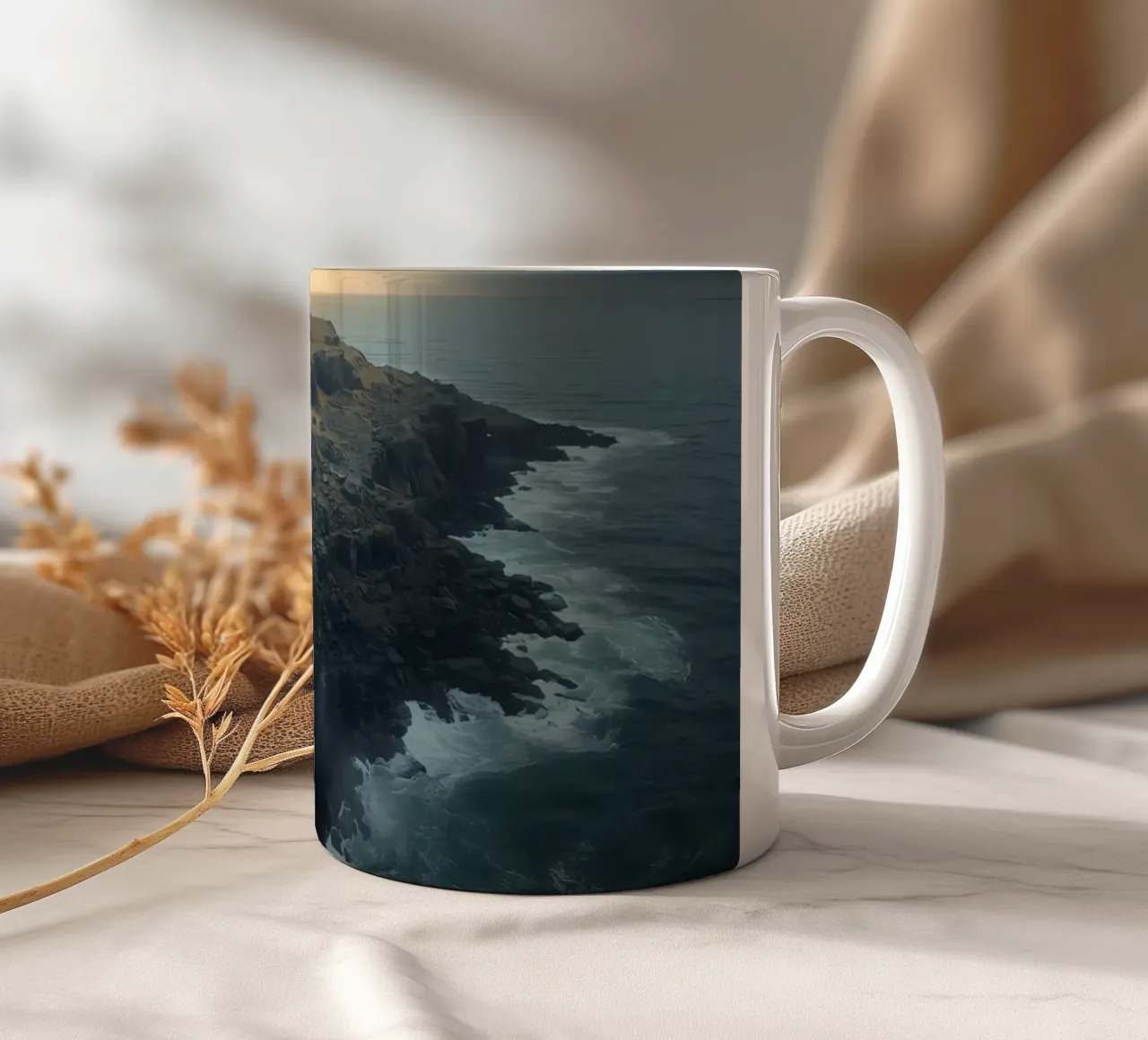 Vue aérienne de l'île Rocky entourée par l'océan avec tempête mug en céramique de DesignDoodle