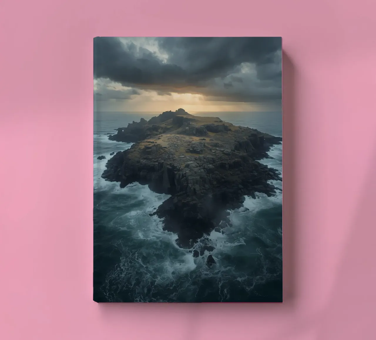 Vue aérienne de l'île Rocky entourée par l'océan avec tempête carnet de notes de DesignDoodle