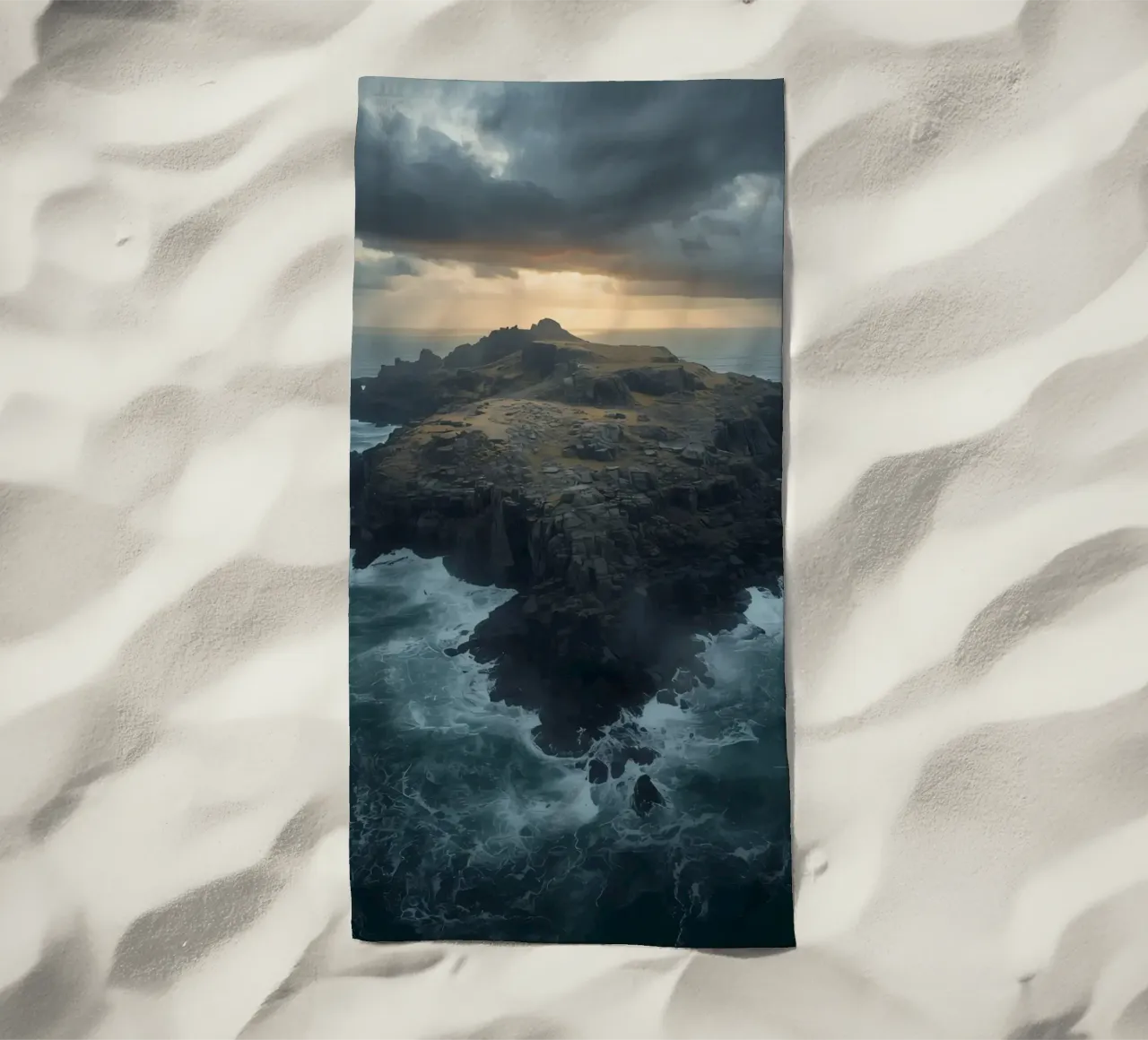 Vue aérienne de l'île Rocky entourée par l'océan avec tempête serviette de plage de DesignDoodle
