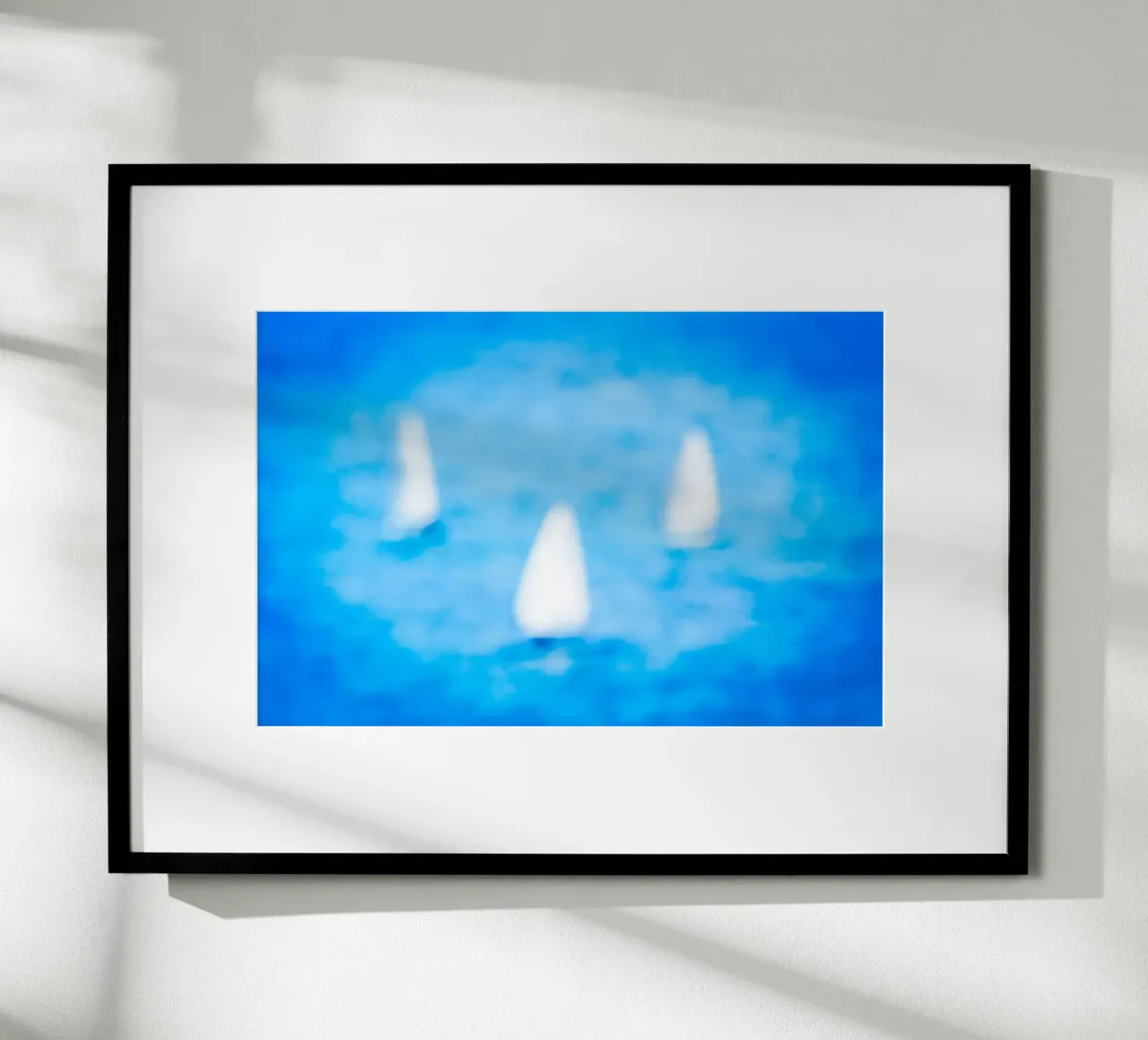3 barche a vela poster con telaio in plastica da Tal Paz-Fridman