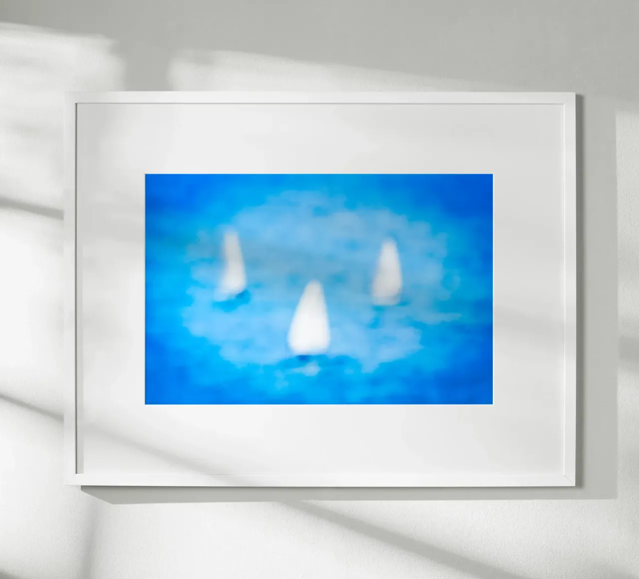3 barche a vela poster con telaio in plastica da Tal Paz-Fridman