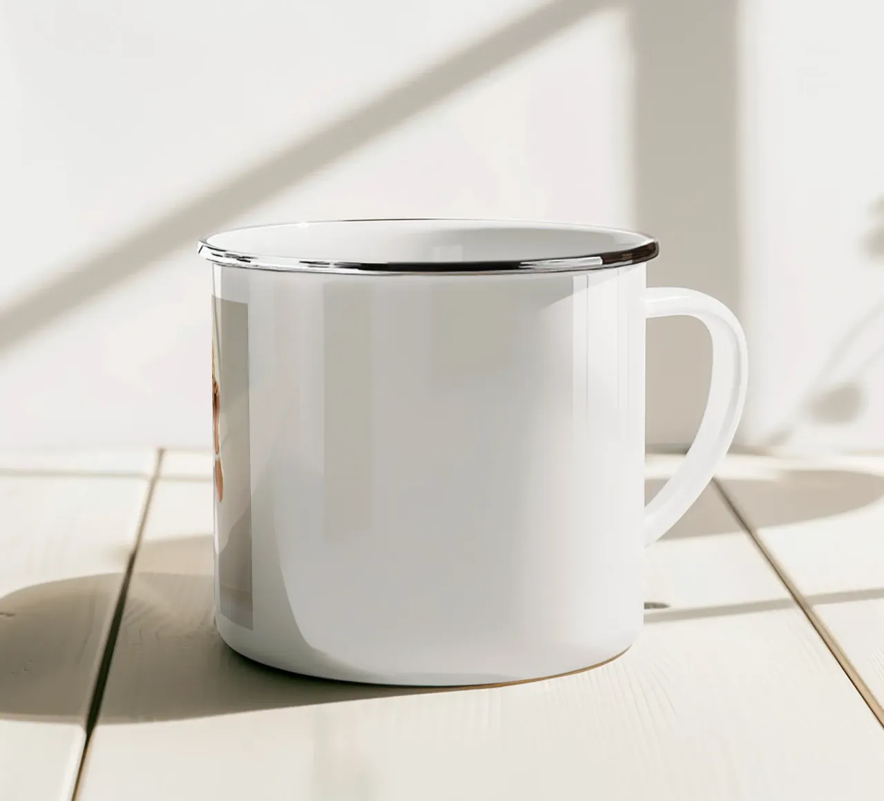Hayley in white 3 tazza in smalto da Dave Hare Photography
