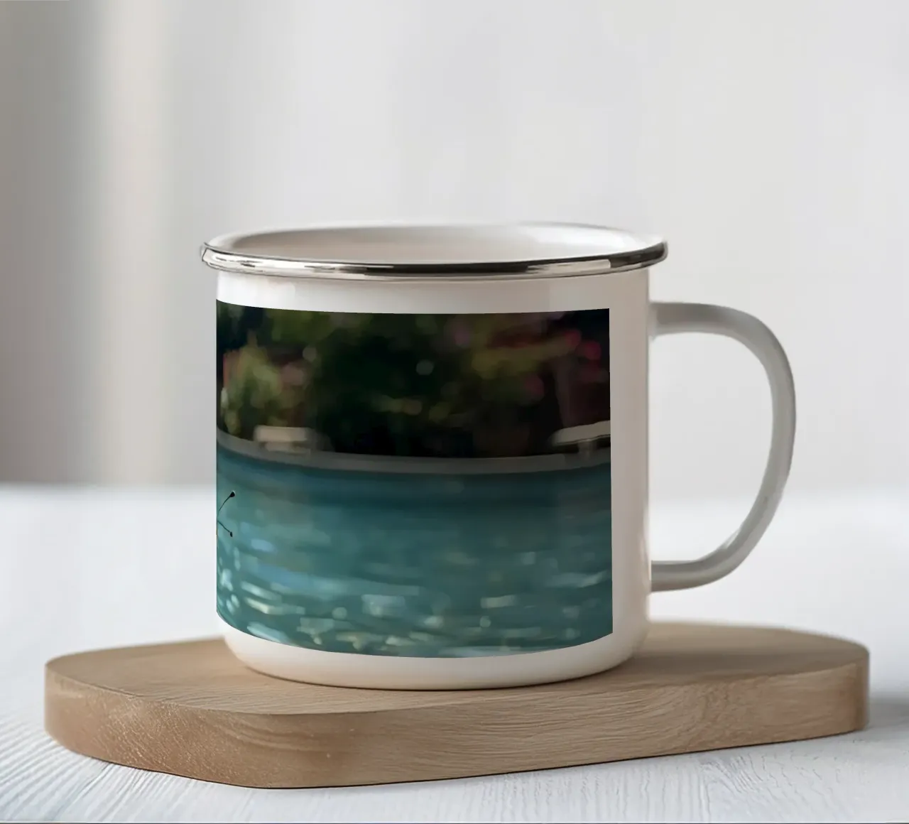 Farfalla su bordo piscina piastrellato tazza in smalto da DesignDoodle