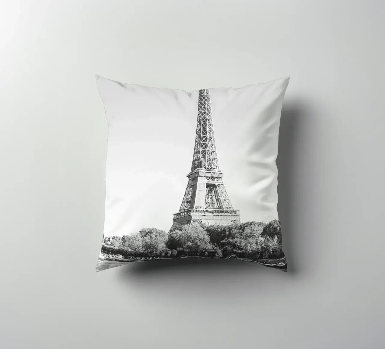 Black and White Eiffel Tower cuscino da patiphotography