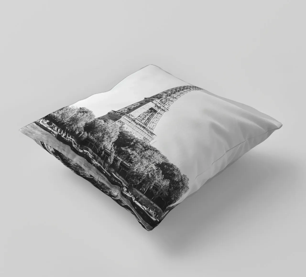 Black and White Eiffel Tower cuscino da patiphotography