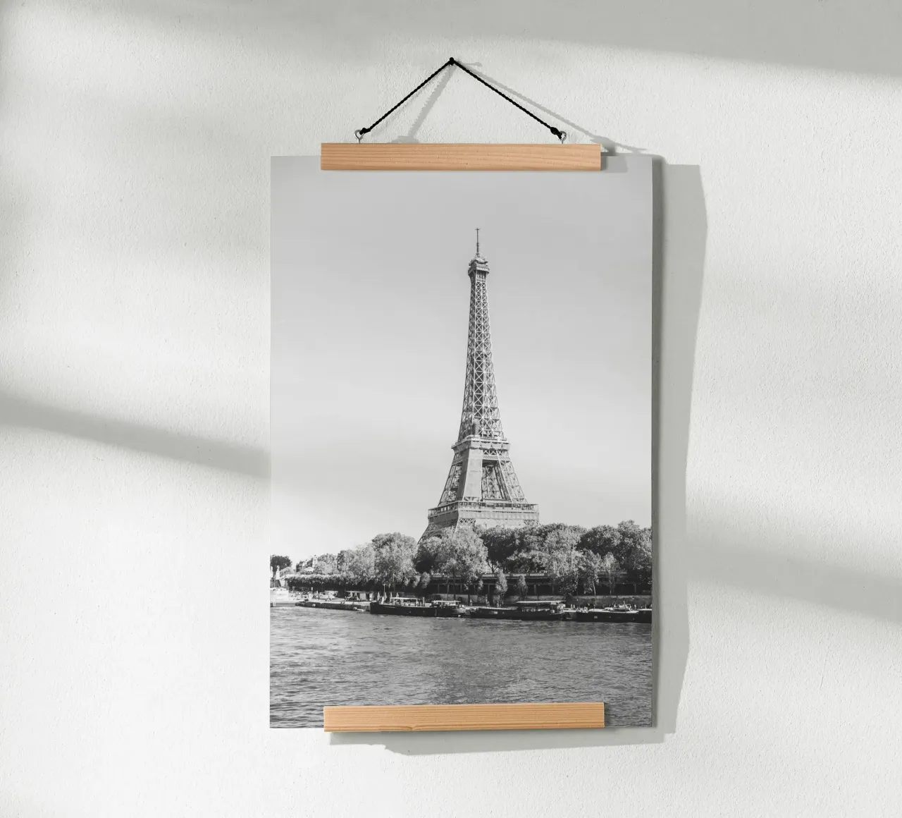 Black and White Eiffel Tower poster da patiphotography