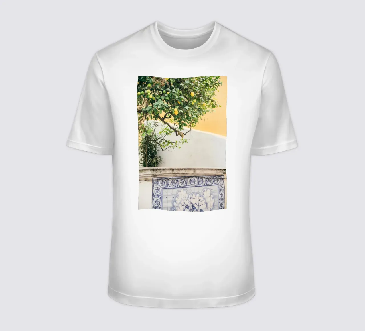 Lisbon Lemon Tree t-shirt da patiphotography