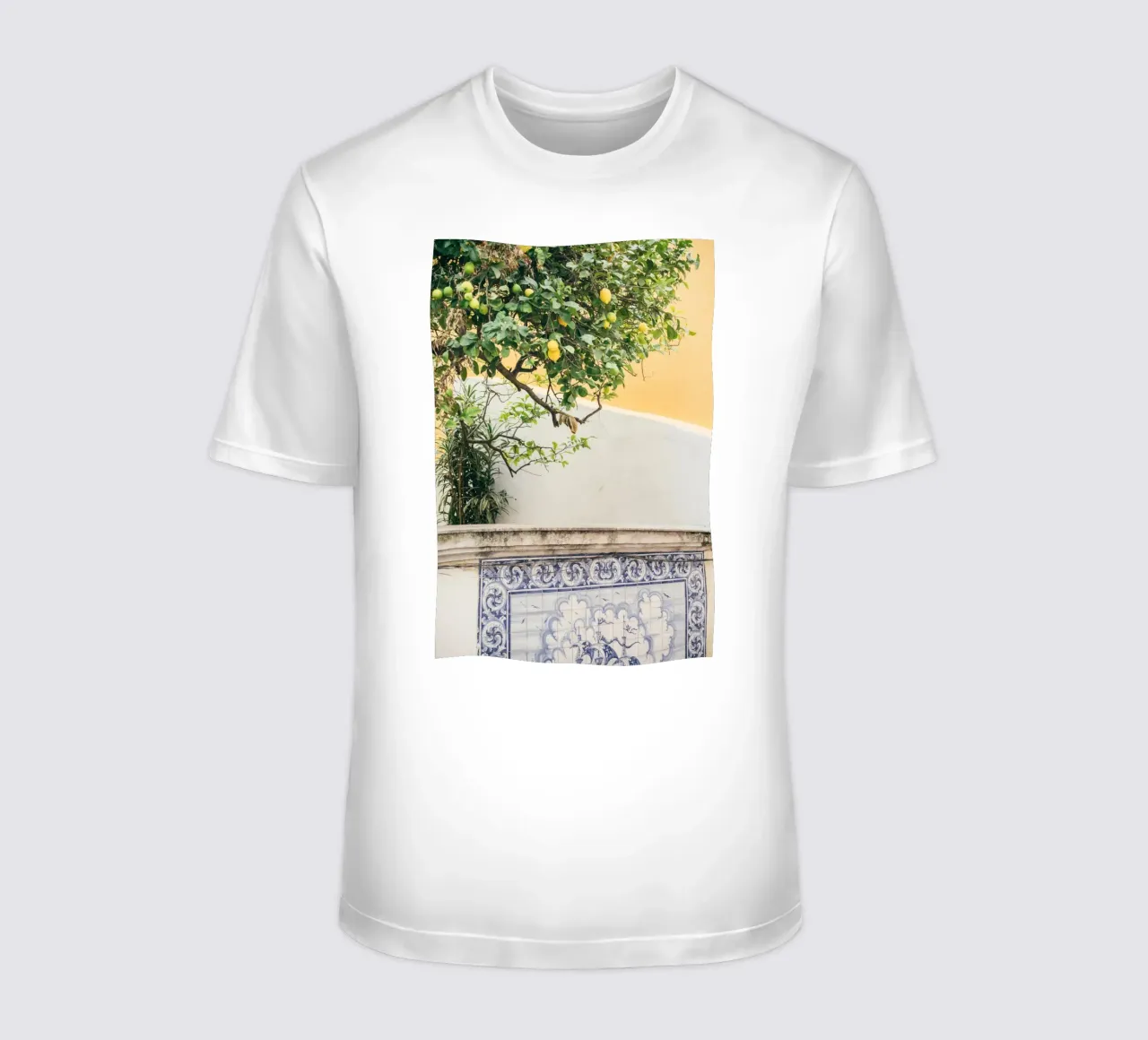 Lisbon Lemon Tree t-shirt da patiphotography