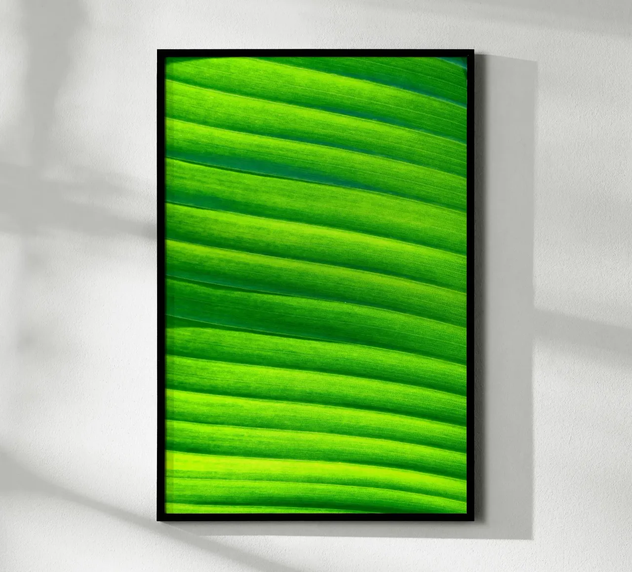 verde foglia poster con telaio in plastica da Earthly Visions