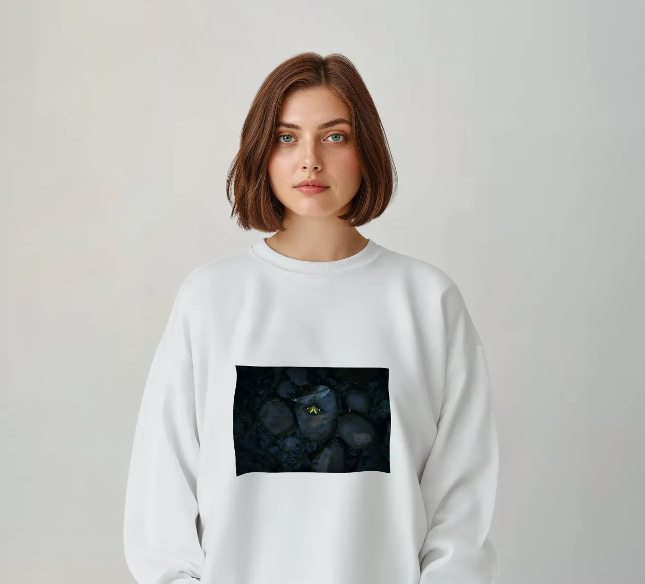 vlinder geel sweatshirt van Earthly Visions
