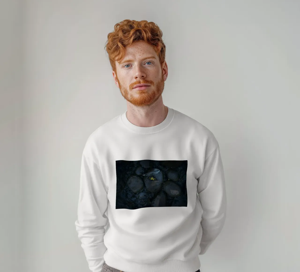 vlinder geel sweatshirt van Earthly Visions