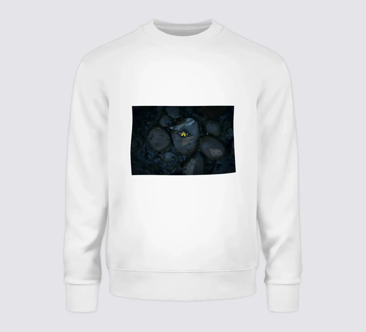 vlinder geel sweatshirt van Earthly Visions