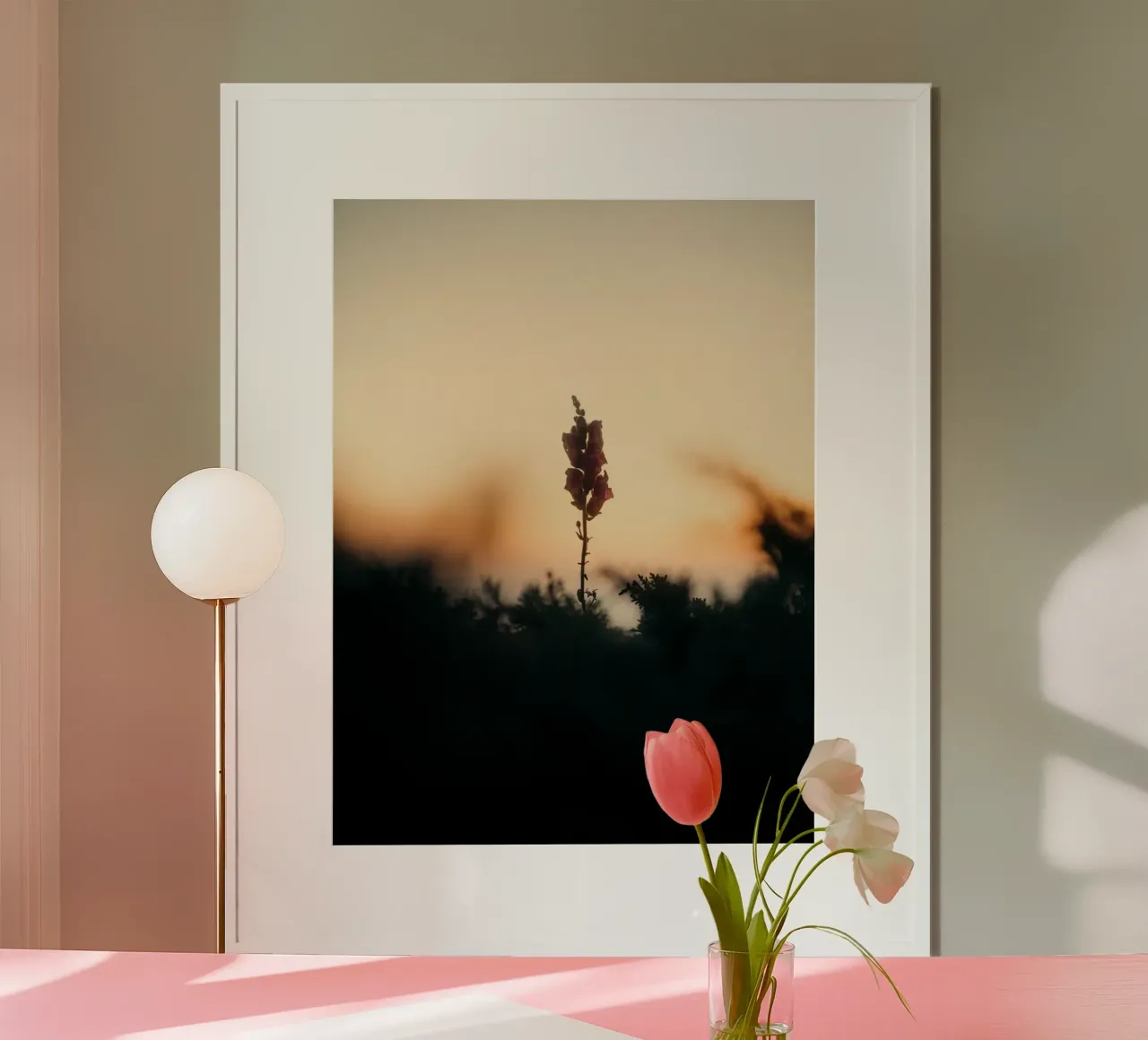 tramonto floreale poster con telaio in plastica da Earthly Visions