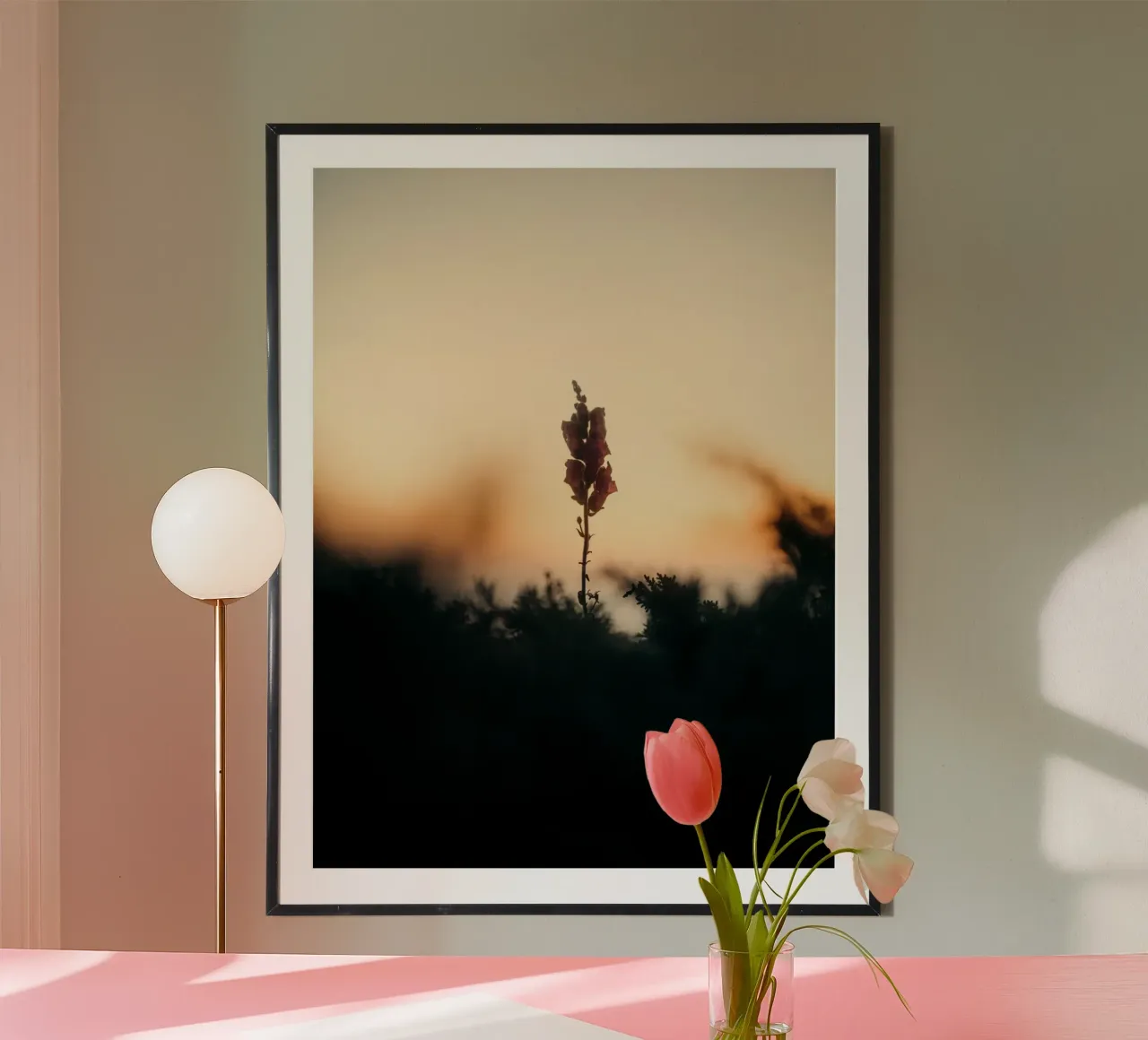 tramonto floreale poster con telaio in plastica da Earthly Visions