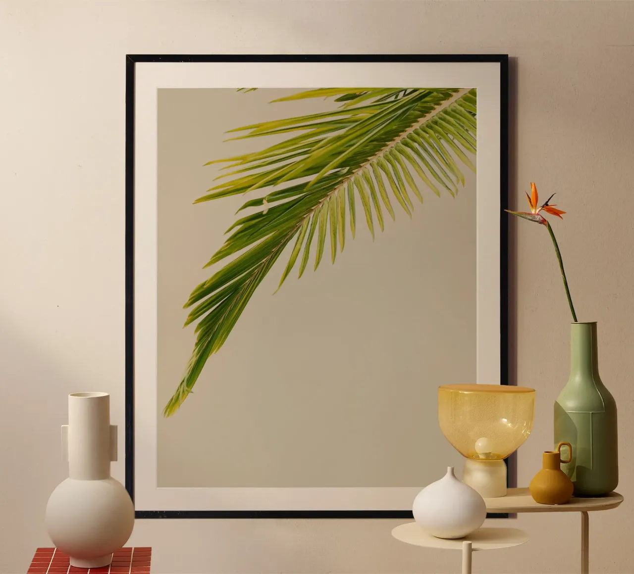 foglia di palma fogliame tropicale poster con telaio in plastica da Earthly Visions