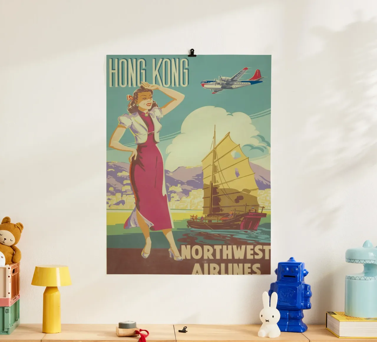 Poster d'epoca di Hong Kong, Northwest Airlines, viaggio retrò A poster con telaio in plastica da homdeco
