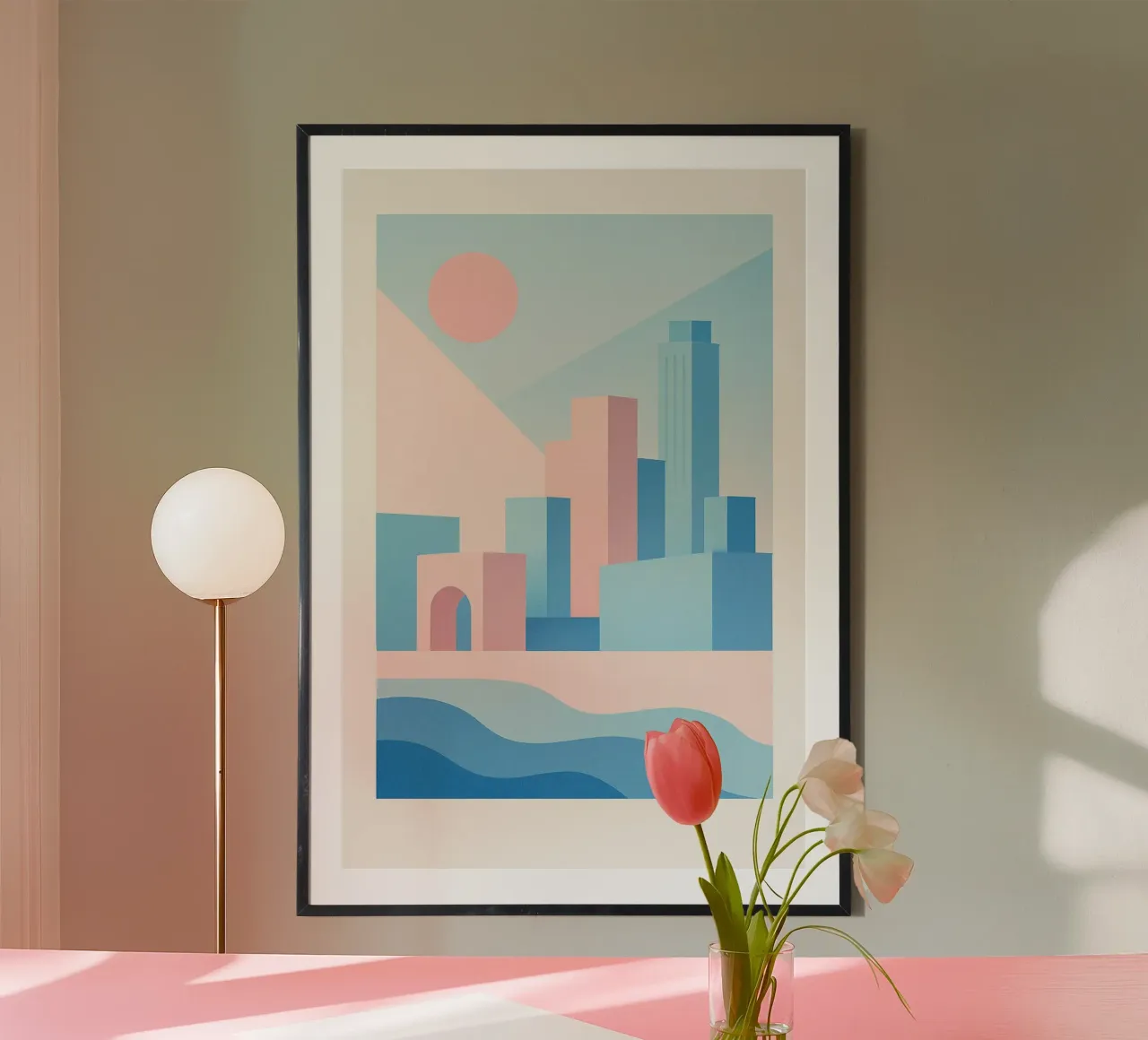 Sunset Arches – Palmiers & arcades dans un décor pastel poster avec cadre en aluminium de JETLAG | affiches voyage