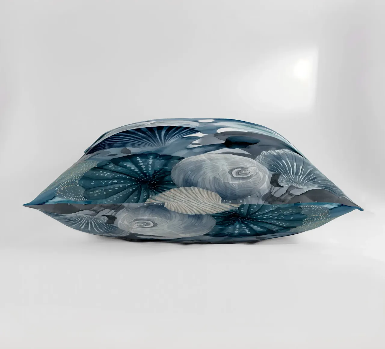Reverie di marea cuscino da Matthias Keller Studio