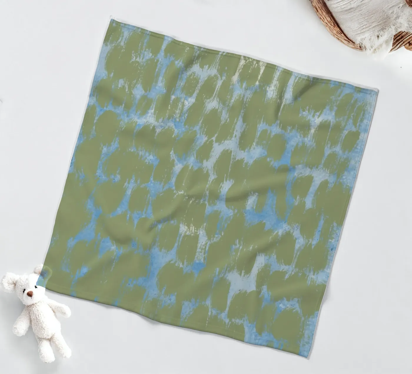 Tiny brushstrokes pattern 03 Fleecedecke von Little Dean