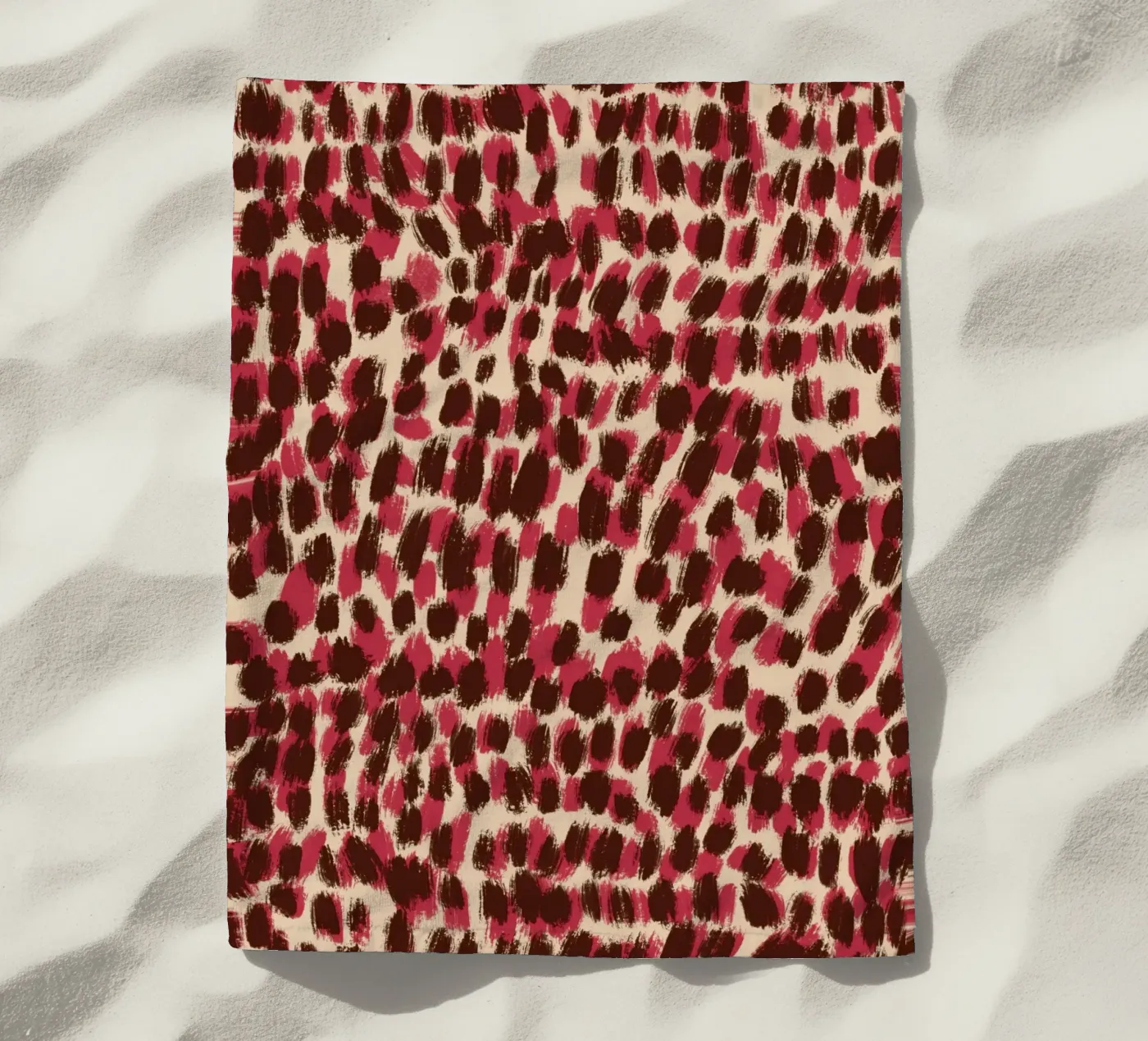 Tiny brushstrokes pattern 06 Strandtuch von Little Dean