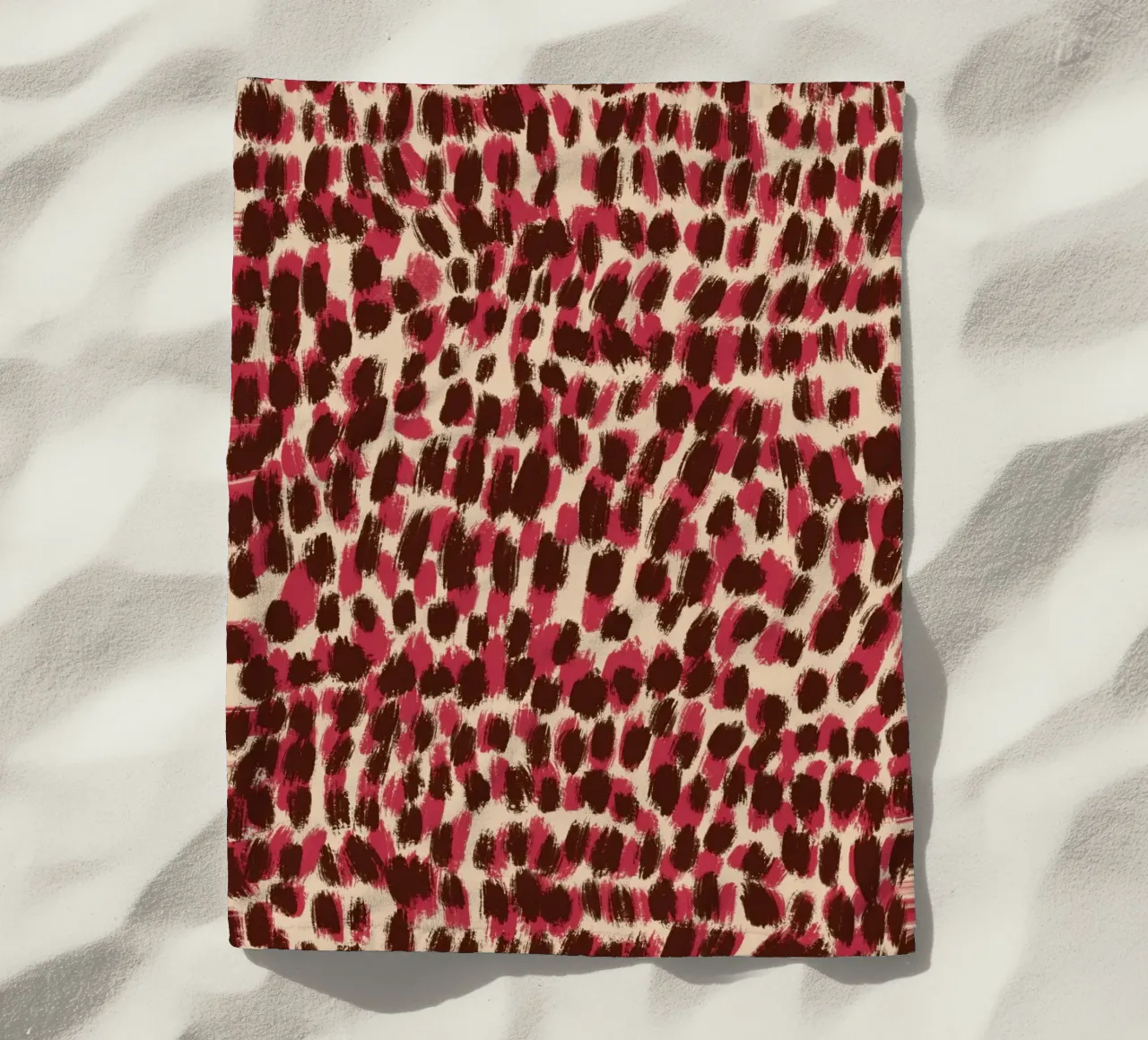 Kleine penseelstreken patroon 06 strandhanddoek van Little Dean