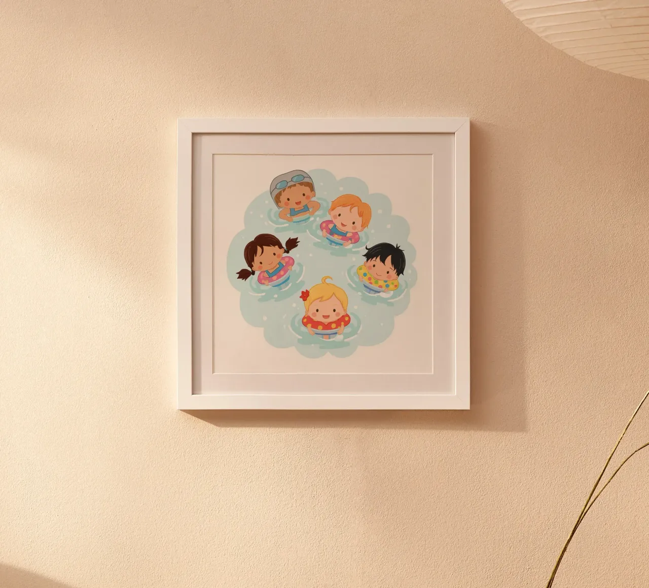 Cinq enfants flottant dans l'eau avec des anneaux de natation Caricature poster avec cadre en bois de DesignDoodle
