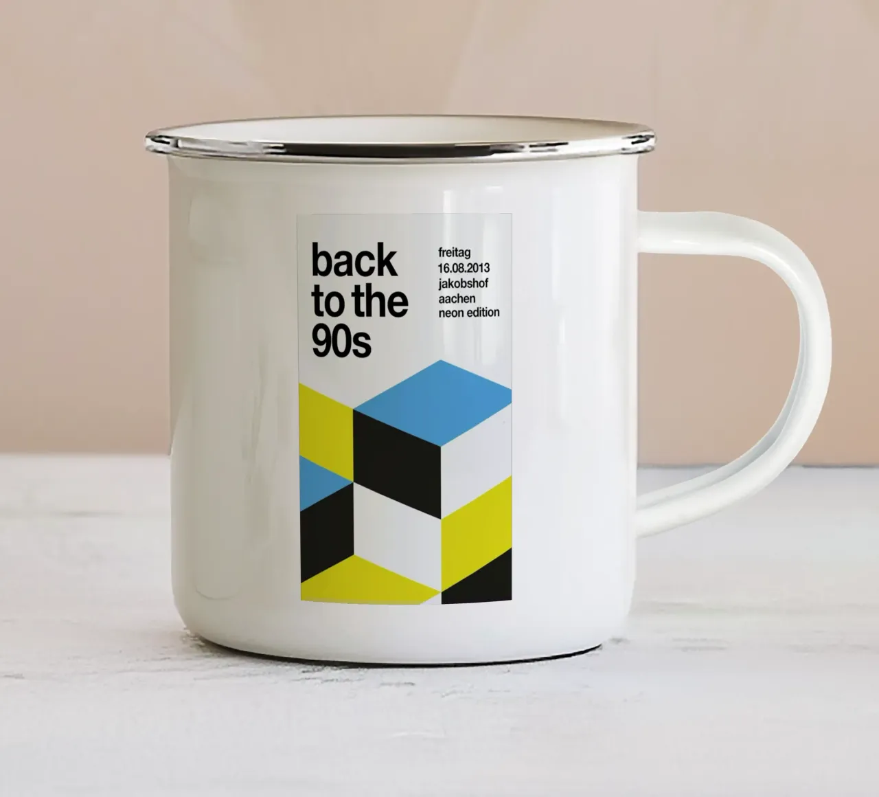 Back To The 90s tazza in smalto da Stephan Kochs