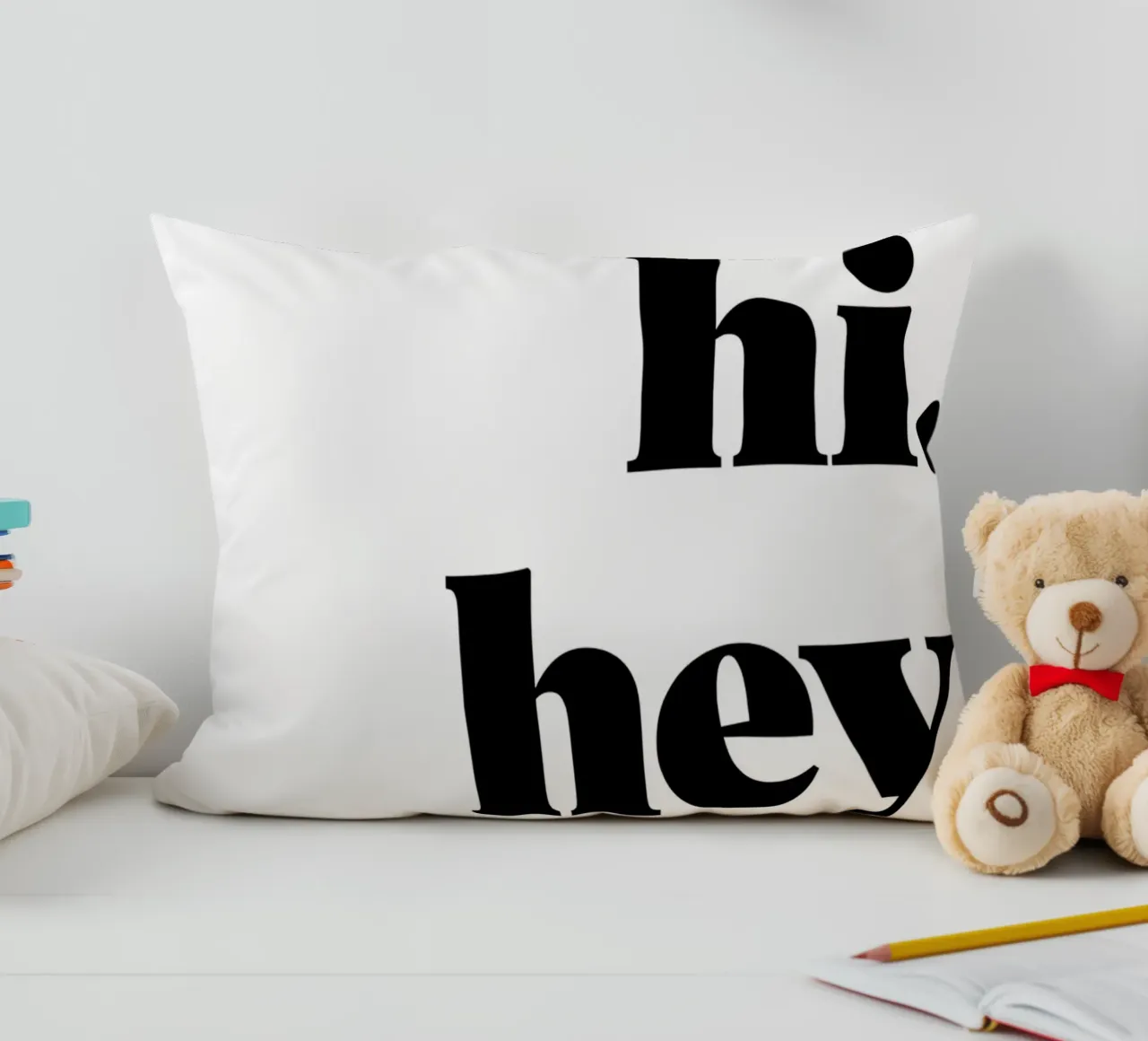 "hi. hey. hello." cuscino da Type & Tape