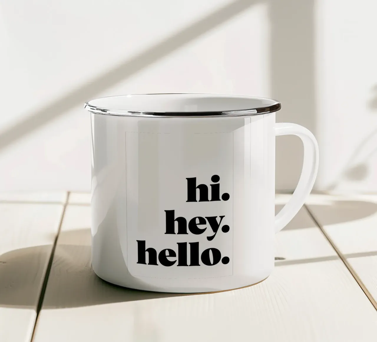 "hi. hey. hello." tazza in smalto da Type & Tape