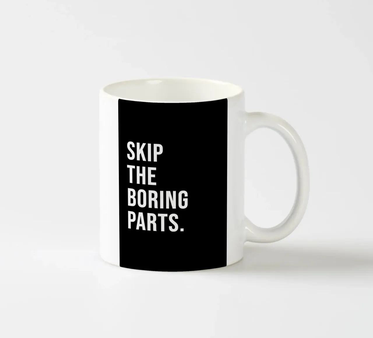 "SKIP THE BORING PARTS." tazza in ceramica da Type & Tape