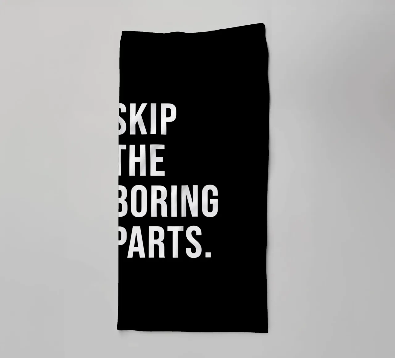 "SKIP THE BORING PARTS." asciugamano da bagno da Type & Tape