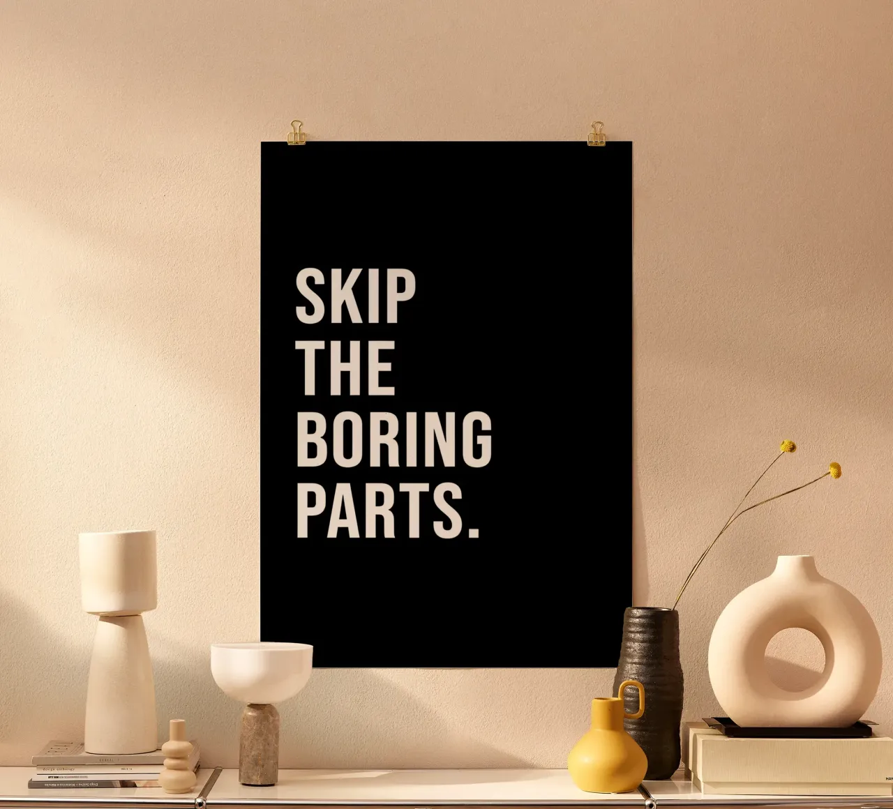 "SKIP THE BORING PARTS." poster con telaio in alluminio da Type & Tape