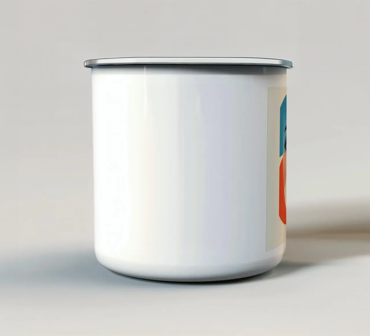 Ritratto geometrico di donna con blocchi di colore tazza in smalto da DesignDoodle