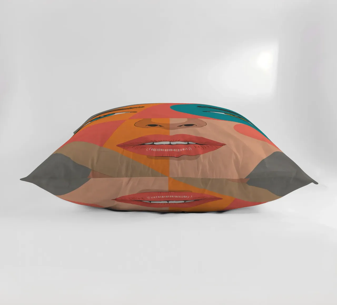 Ritratto geometrico di un volto di donna con colori differenti cuscino da DesignDoodle