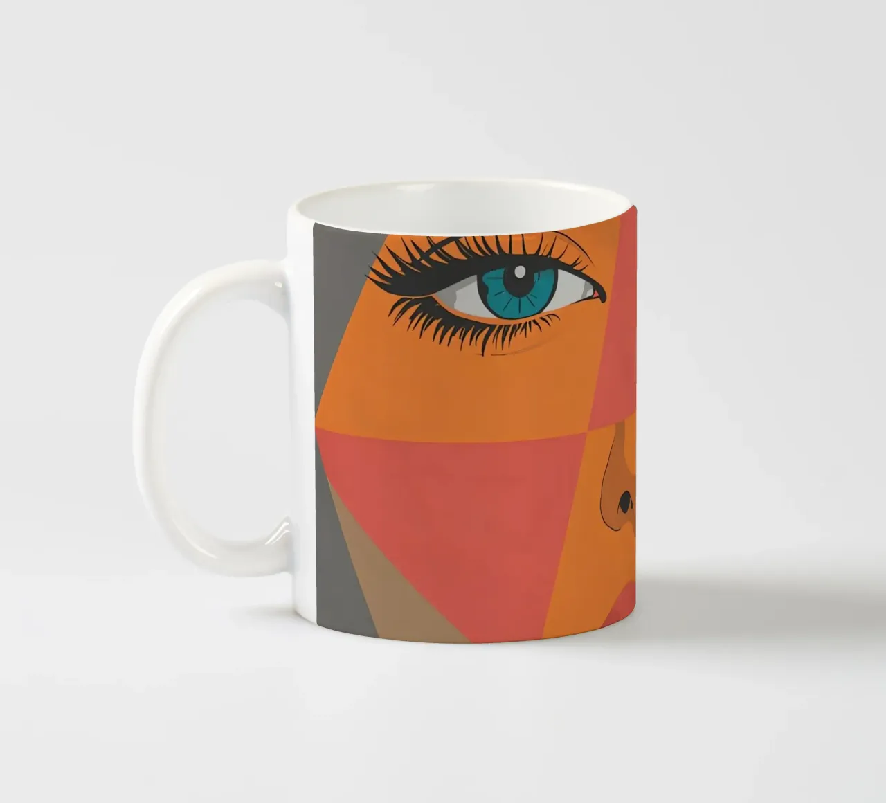 Ritratto geometrico di un volto di donna con colori differenti tazza in ceramica da DesignDoodle