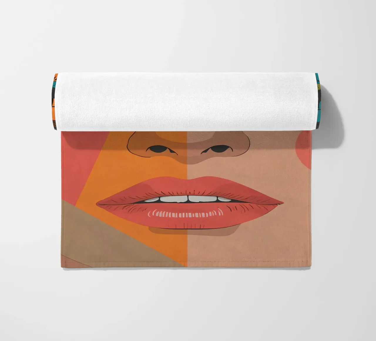 Ritratto geometrico di un volto di donna con colori differenti telo mare da DesignDoodle